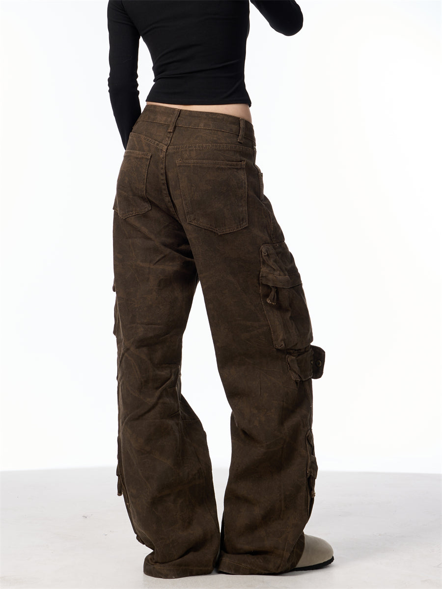 Cargo pants pocket detail