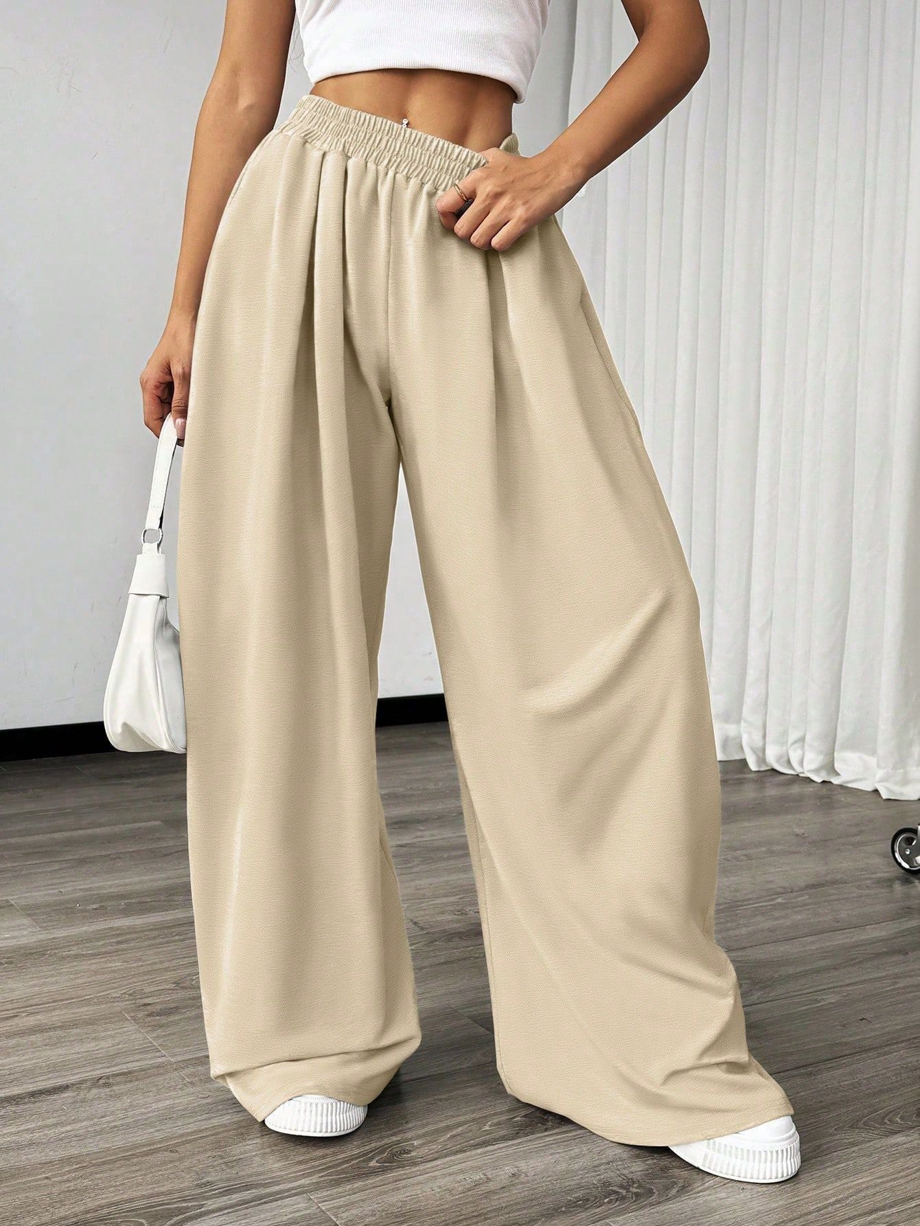 loose wide-leg pants