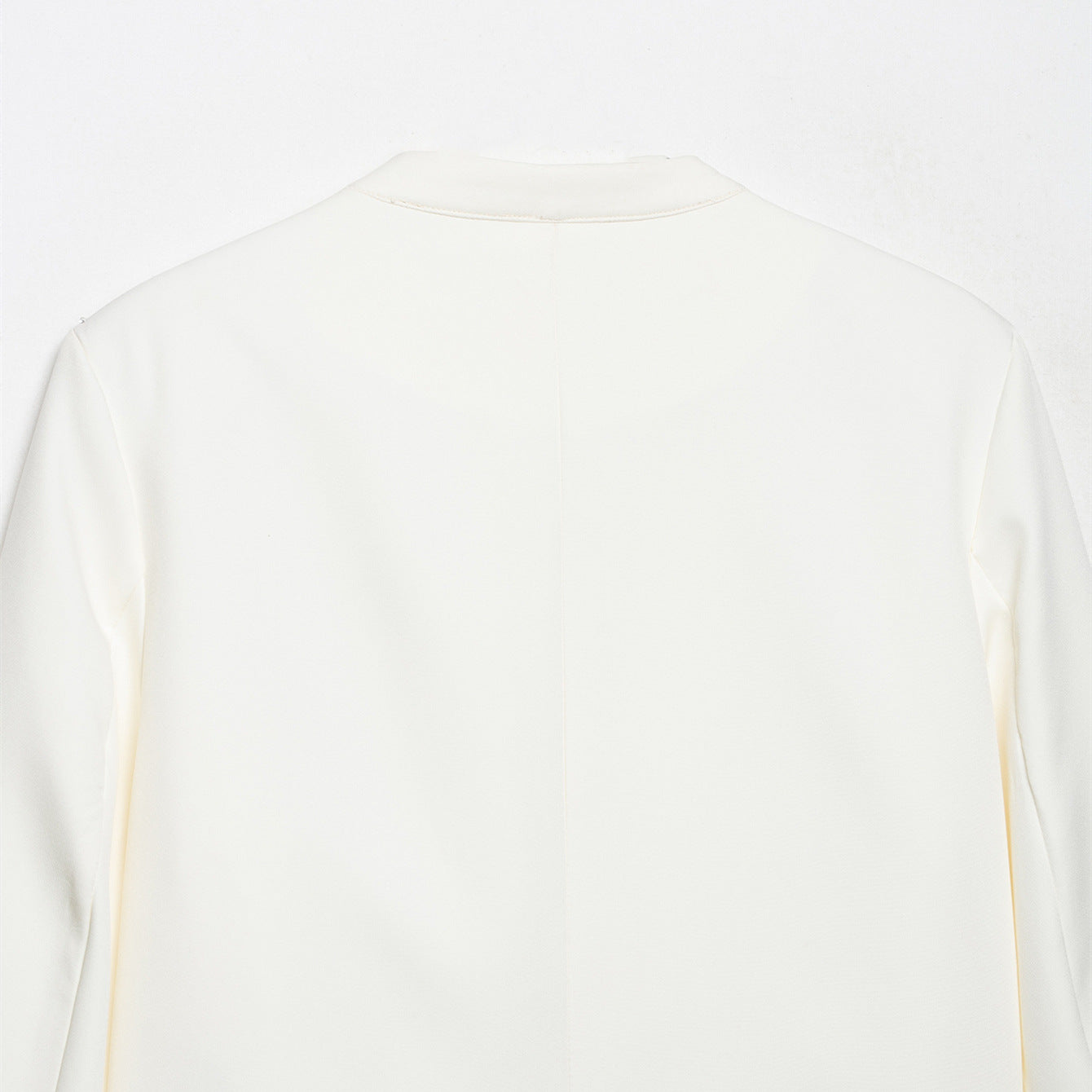 Stand up collar with shoulder pads long sleeved short jacket