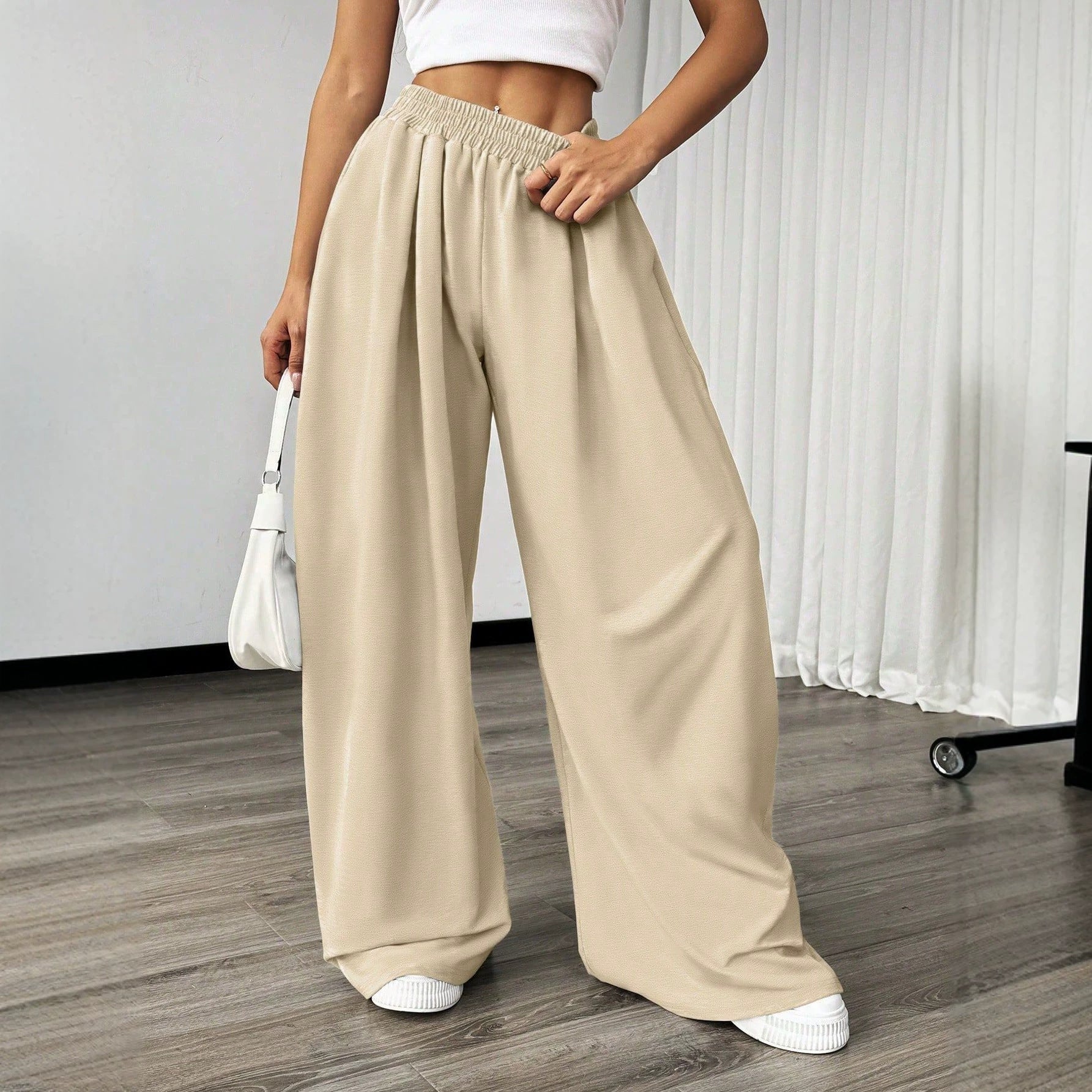 loose wide-leg pants