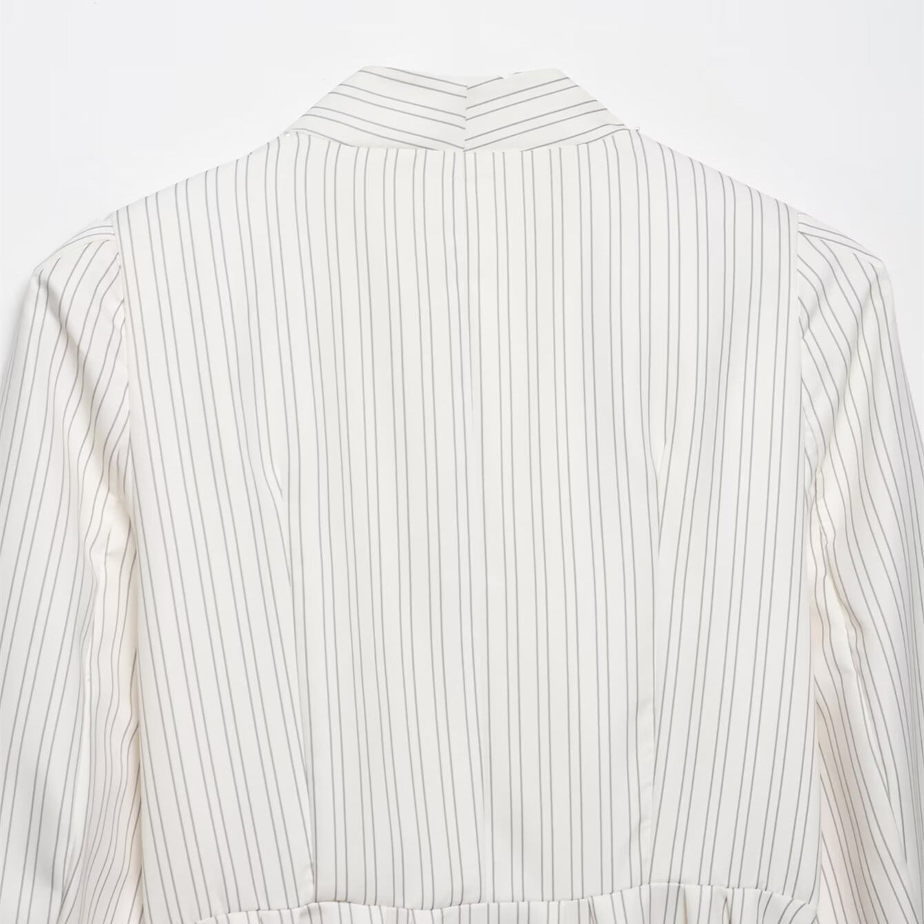Shoulder padded long sleeved striped short skirt hem suit jacket