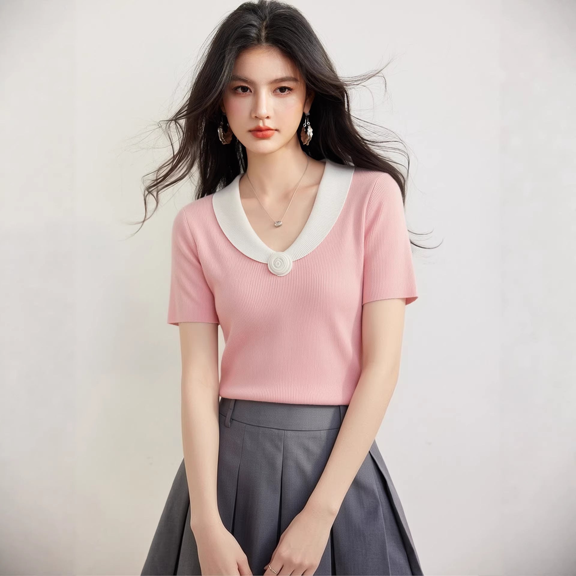 Color-blocked V-neck short sleeve knitted top for women, stylish and slimming short fit, perfect for summer