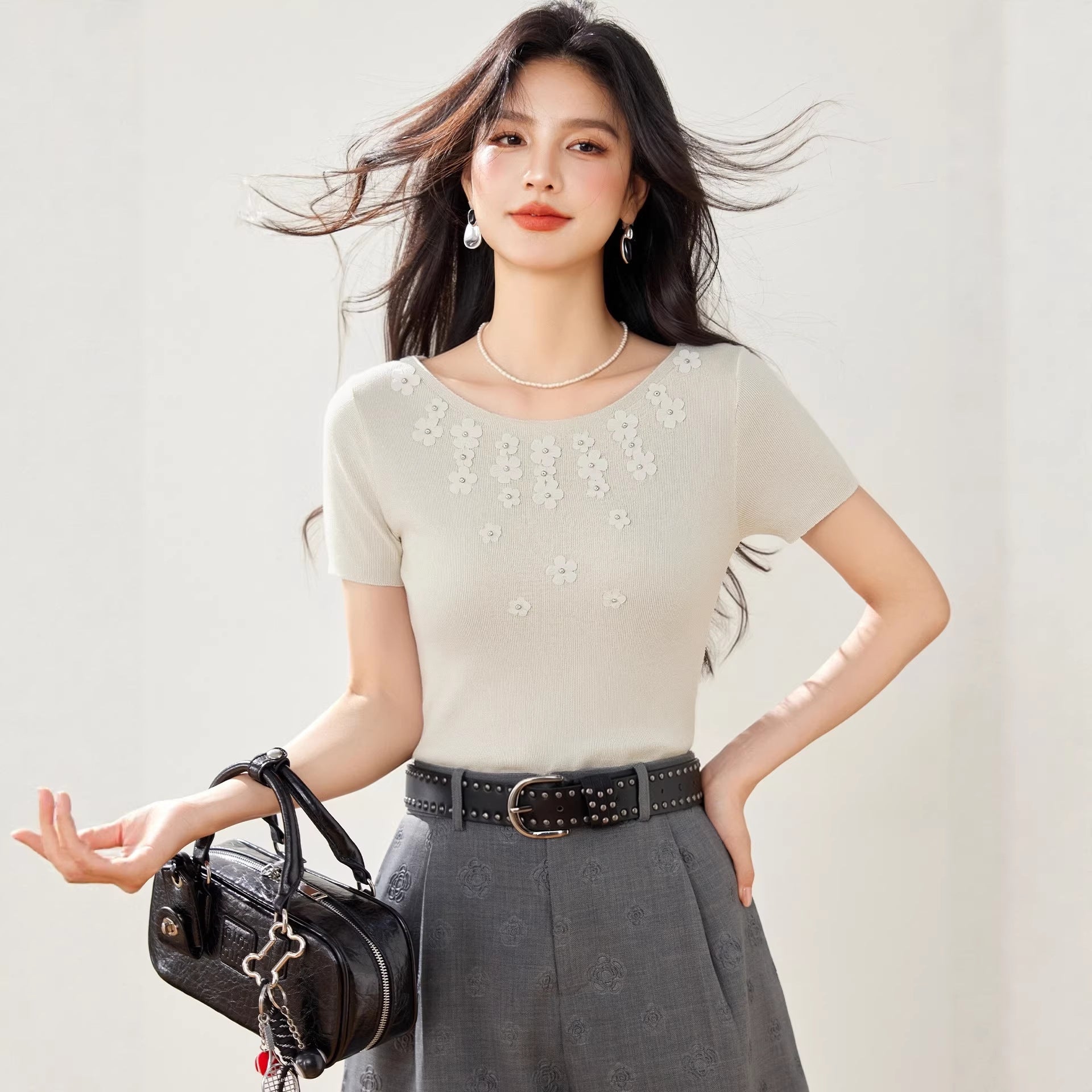 Elegant Style Round Neck Beaded Short Sleeve Knit T-Shirt Women Chic Youthful Slim Fit Top