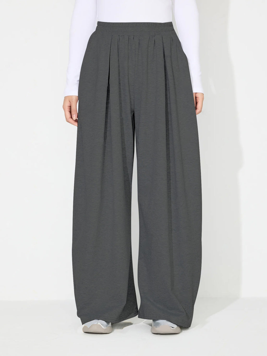 loose wide-leg pants
