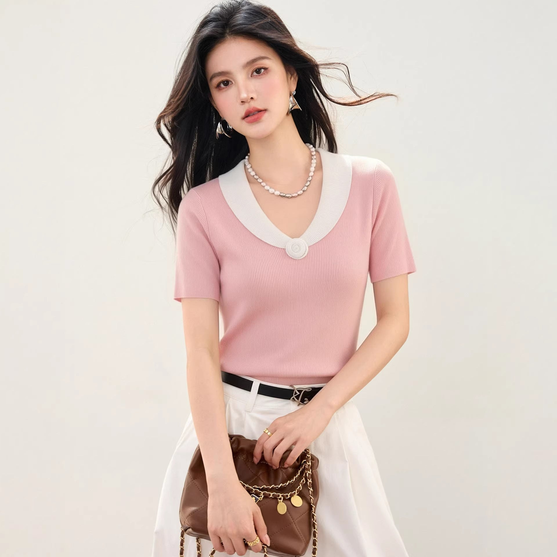 Color-blocked V-neck short sleeve knitted top for women, stylish and slimming short fit, perfect for summer