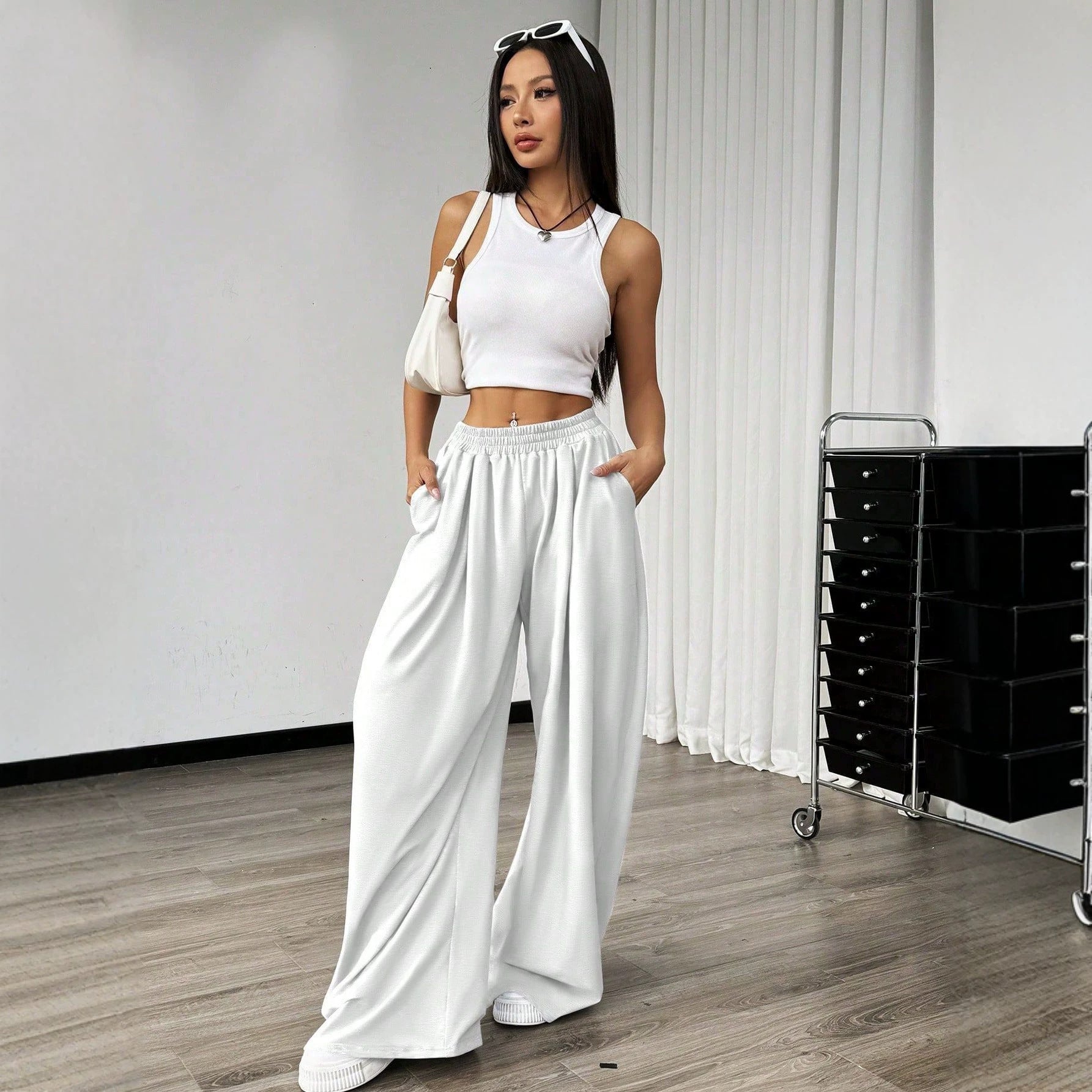 loose wide-leg pants