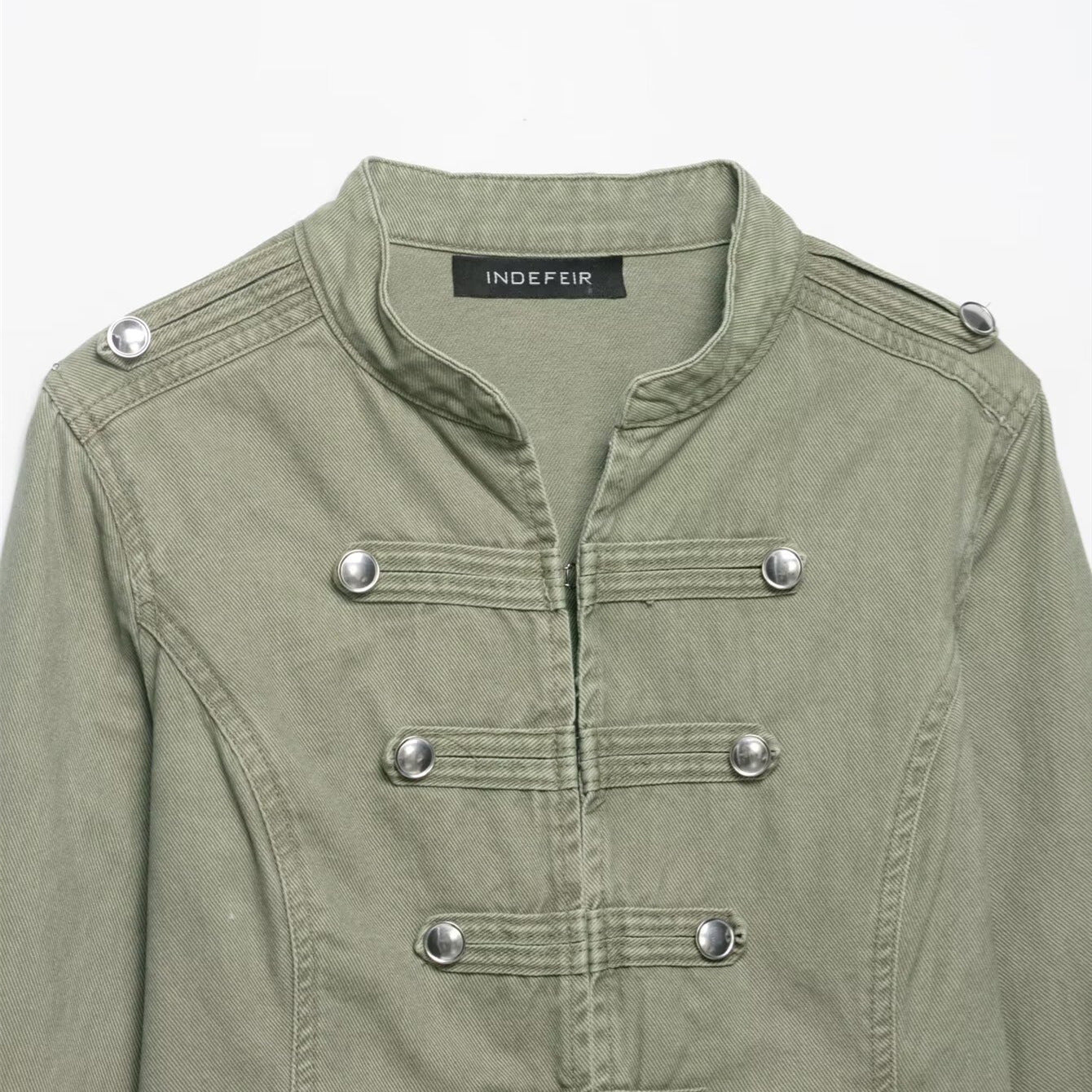 Street button trimmed slim fit jacket