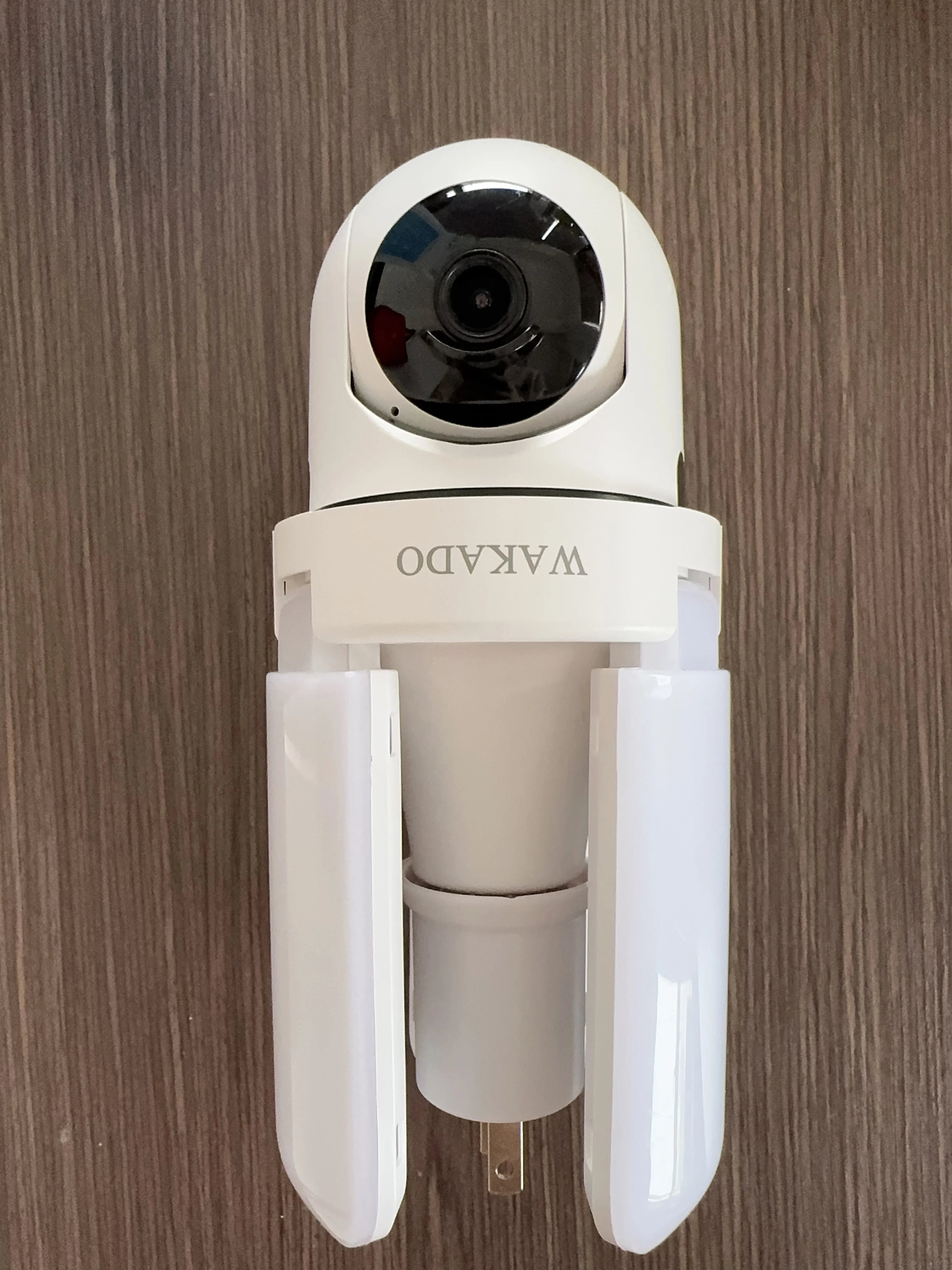 Night Vision 360 Degree 360 Monitor Home Wireless Mini Light Bulb Camera Three-leaf Fan Indoor CCTV Security Camera