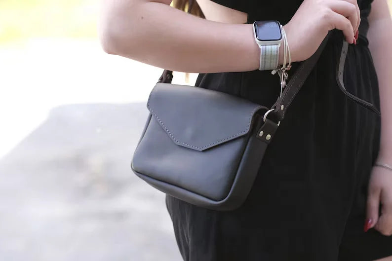 Women's Large Leather Messenger Bag – Spacious Crossbody Shoulder Bag