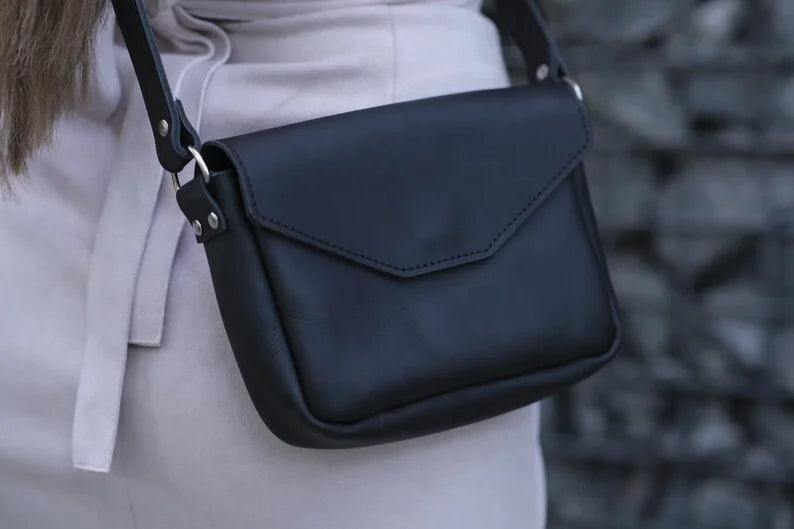 Women's Large Leather Messenger Bag – Spacious Crossbody Shoulder Bag