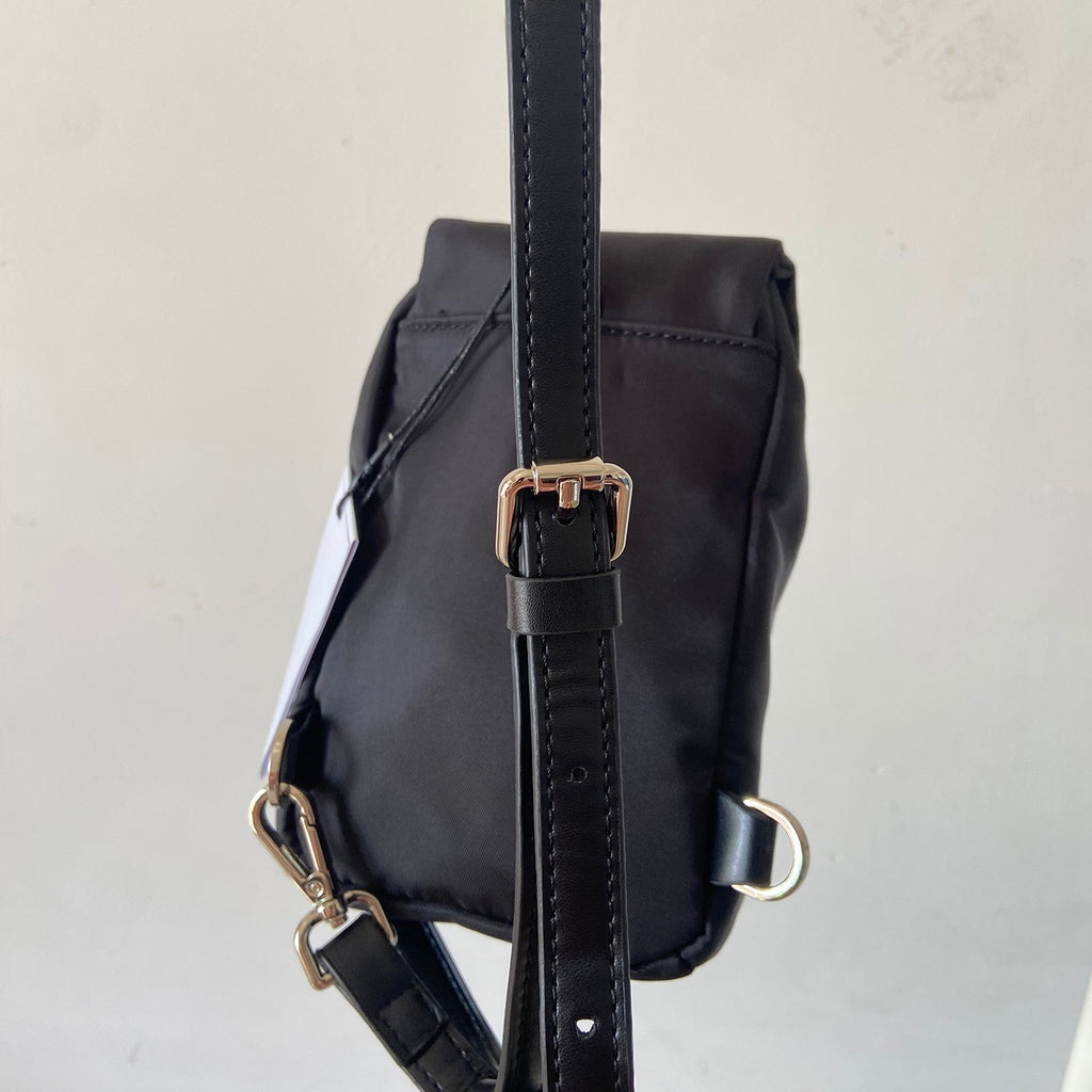d7b9cd2bdd3289f95d2732d0868e48c7